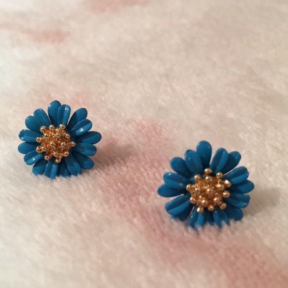 Cornflower Fashion Pierced Earrings NWT - Picture 2 of 4